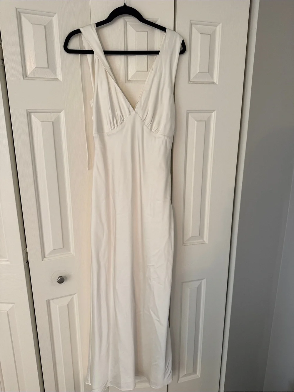Abercrombie Women’s White V-Neck Slip Dress